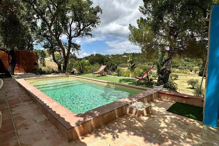 Casa de férias para 4 pessoas, com vista e piscina infantil e ainda jardim and piscina em Montargil