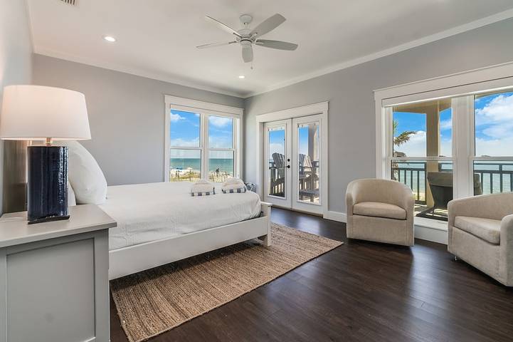 Vacation house for 12 people, with terrace, with pets in Cape San Blas