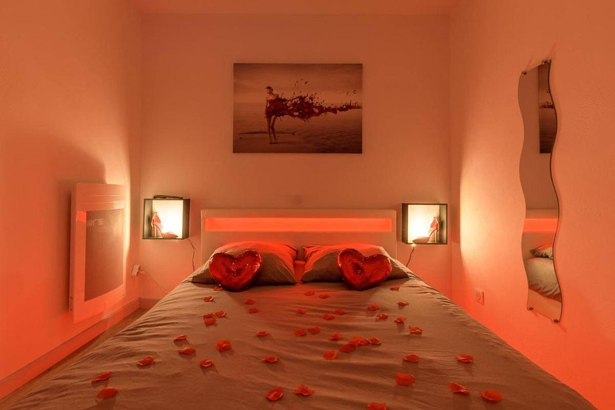 Appartement entier, Love Room - Suite romantique avec spa privatif in Le Puy-en-Velay, Haute-Loire
