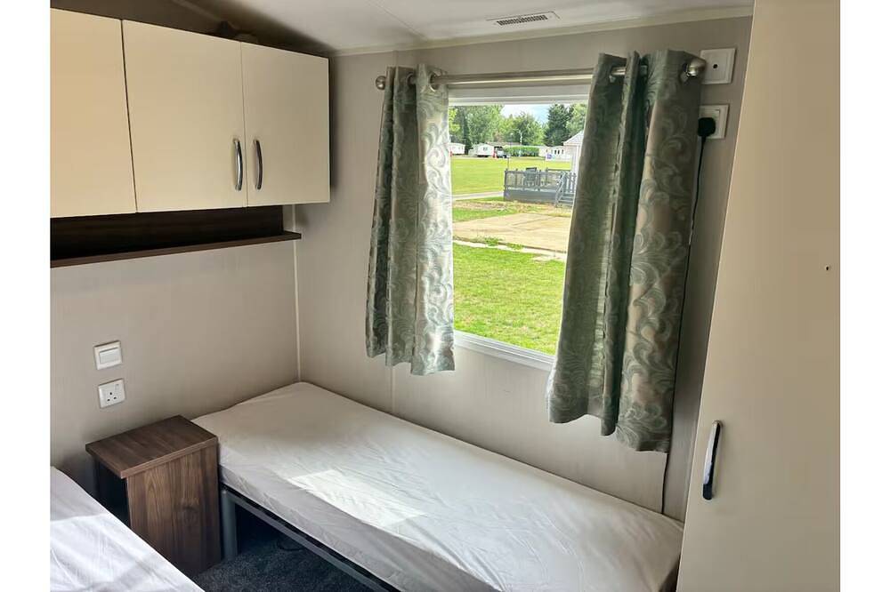 Cosy holiday home that sleeps up to 8 in billing aquadrome holiday park in Northampton, Northamptonshire