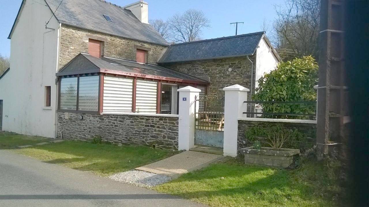 Three-Bedroom House in Saint-Mayeux, Cotes-d'Armor