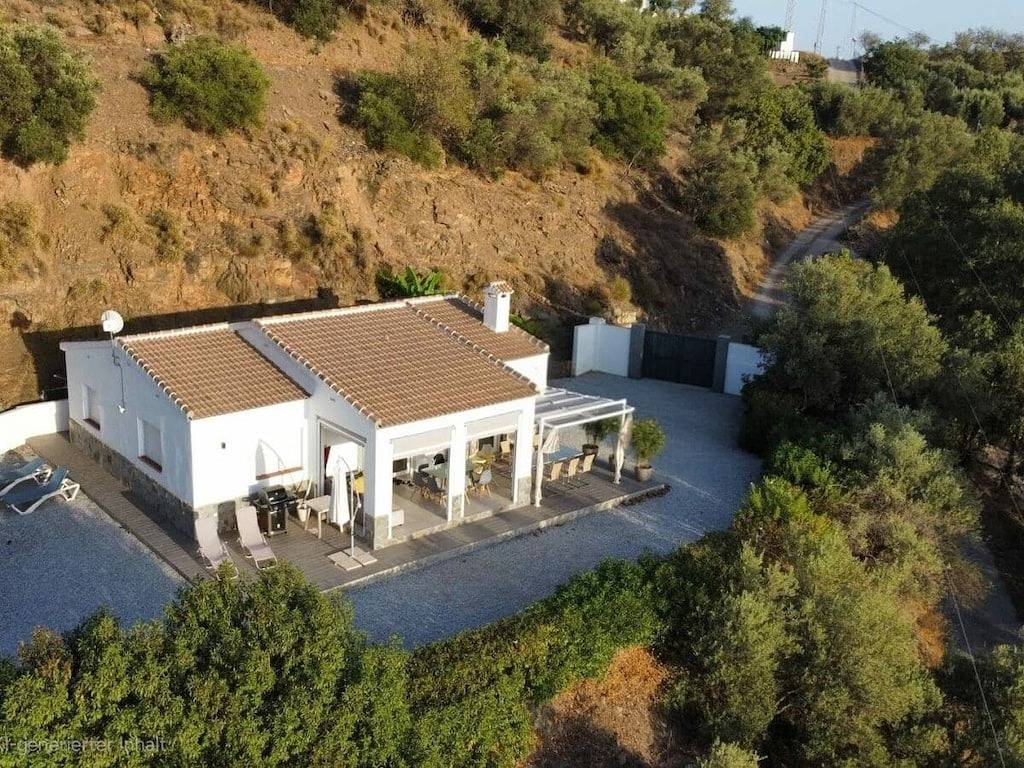 Bungalow en Sayalonga con barbacoa in Sayalonga, Costa del Sol