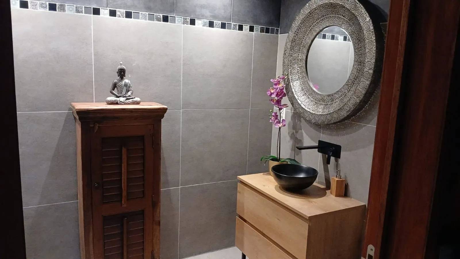 Villa with Private Pool in Hamois 350 m² in Hamois, Namur (region)