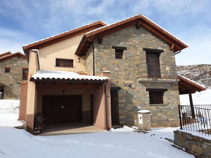 Casa rural para 8 personas, con jardín además de terraza y vistas en Valle de Benasque