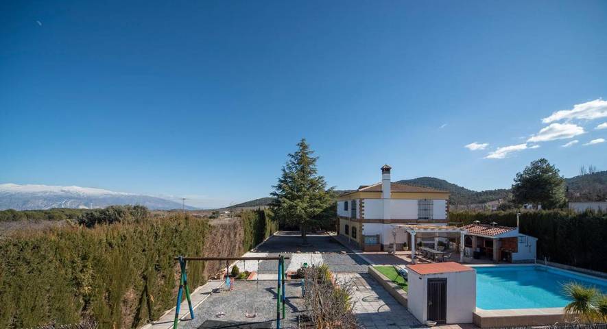 Ferienhaus für 10 Personen, mit Terrasse und Garten sowie Pool und Ausblick