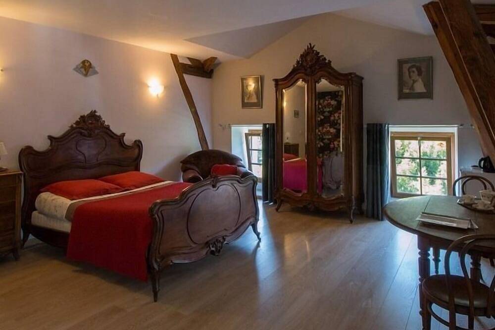 Chambre Double au Domaine du Vern in Saint-Affrique, Parc naturel régional des Grands Causses