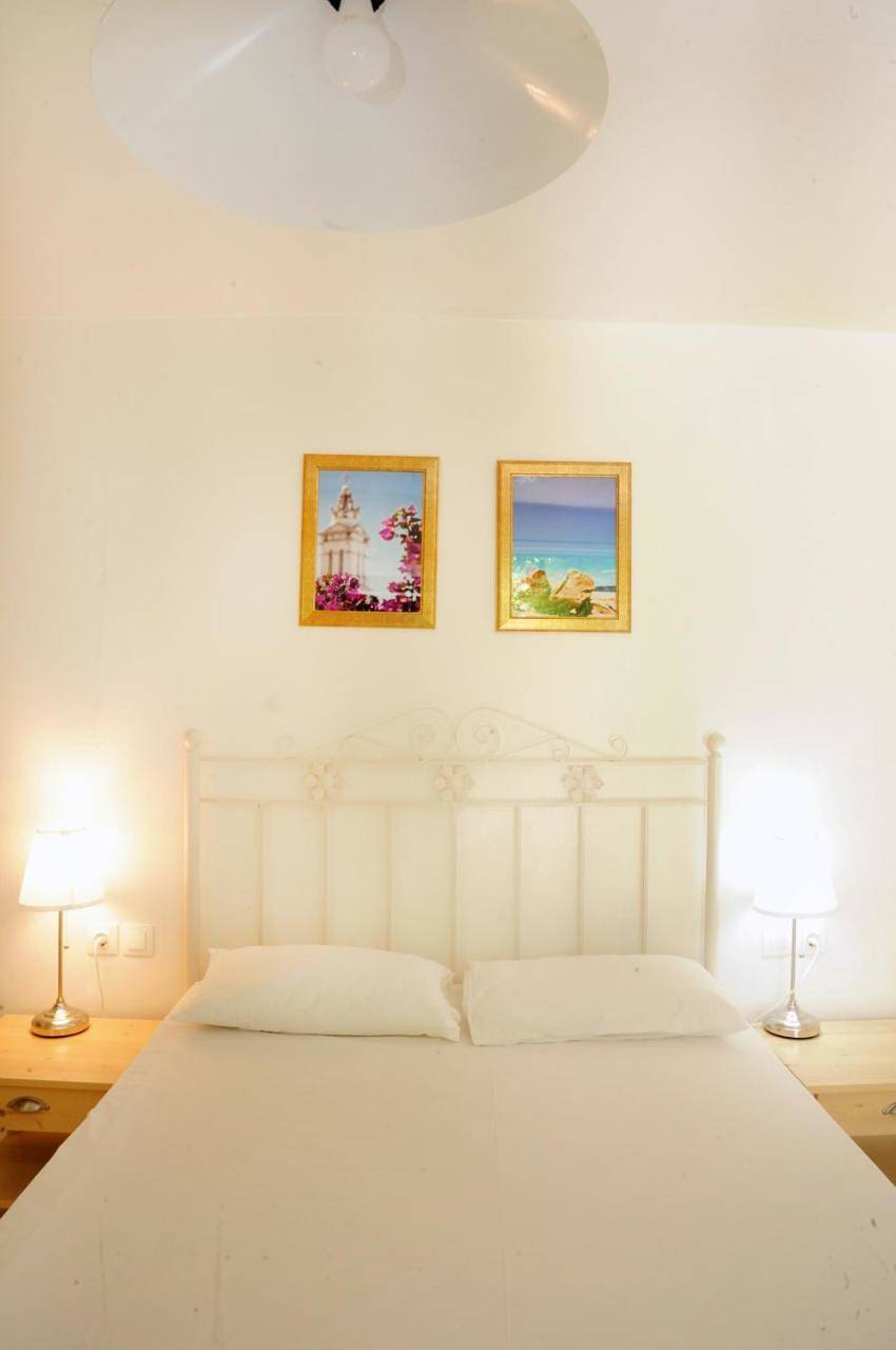 Nikoleta Rooms in Tinos