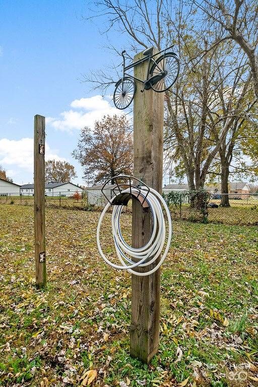 Benton Bungalow - Foodies, Arts, Bikes in Bentonville, Ozark Mountains