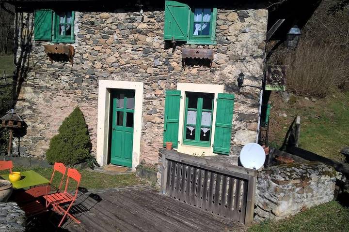Gîte pour 4 personnes, avec vue et jardin à Bezins-Garraux