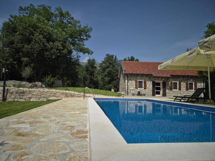 Ferienhaus für 6 Personen, mit Garten und Pool sowie Ausblick, mit Haustier in Montenegro - 3