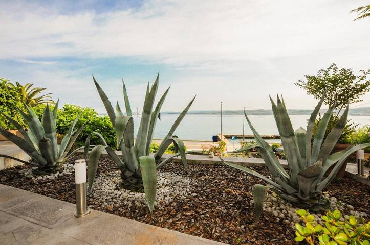 Ferienwohnung für 2 Personen, mit Terrasse und Garten sowie Ausblick in Koper - 3