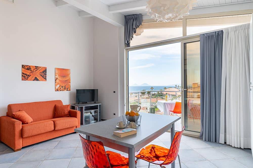 Apartamento entero, Ambra  - 1-bedroom apartment  with large lateral sea view terrace and pool in the garden in Capo d'Orlando, Provincia de Messina