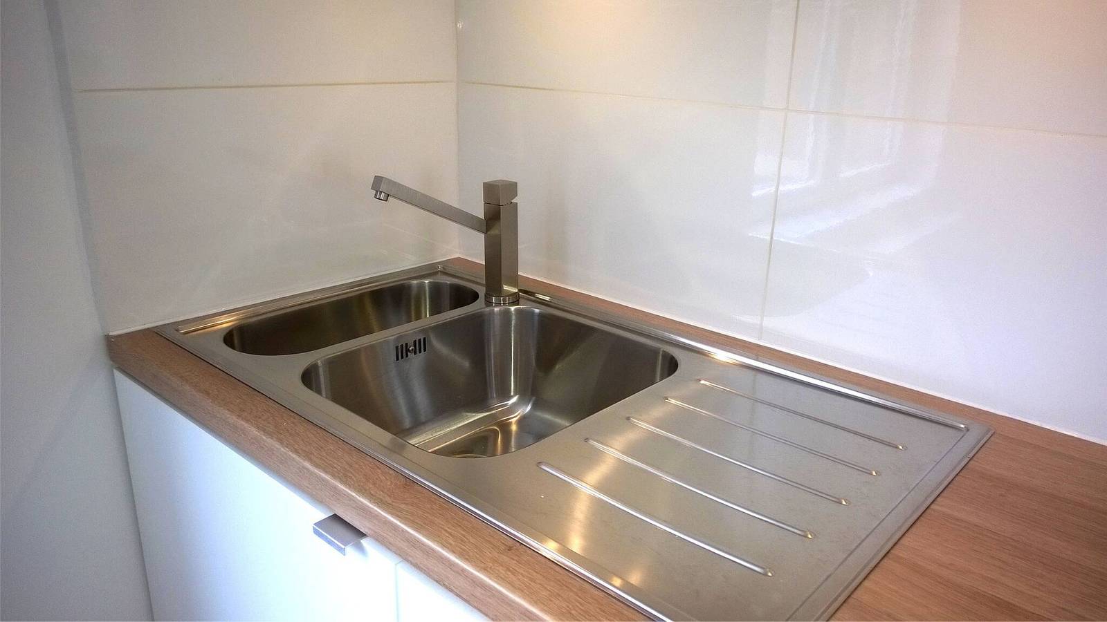 Geheel appartement, Almost White, Near Train, Metro n7688 in Anderlecht, Vlaanderen