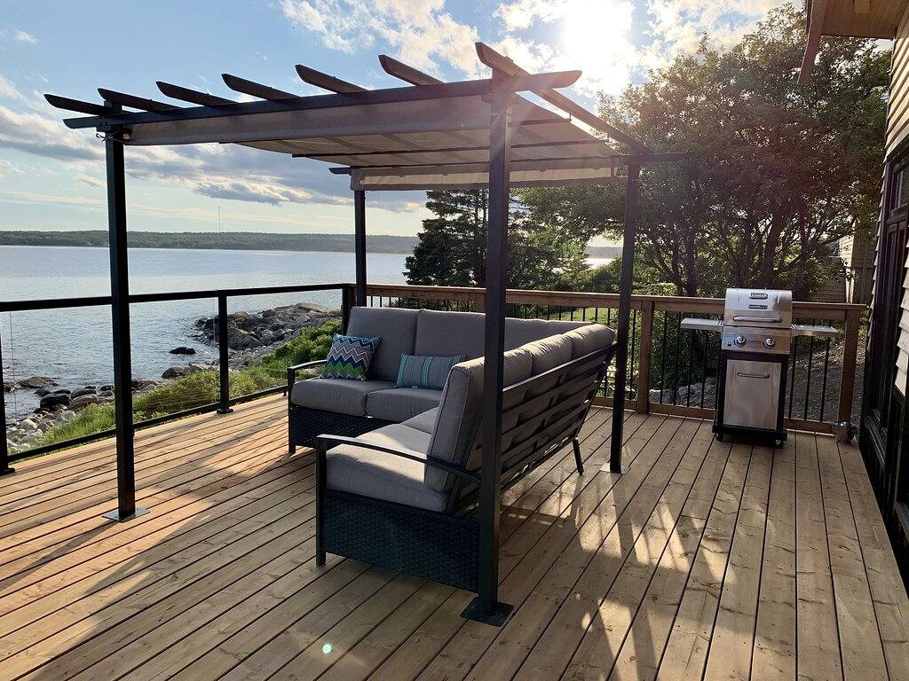 Tiny Ocean Front Retreat in Region of Queens Municipality, Queens County