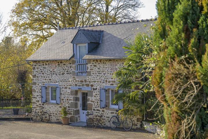 Riad pour 6 personnes, avec jardin à Montenay