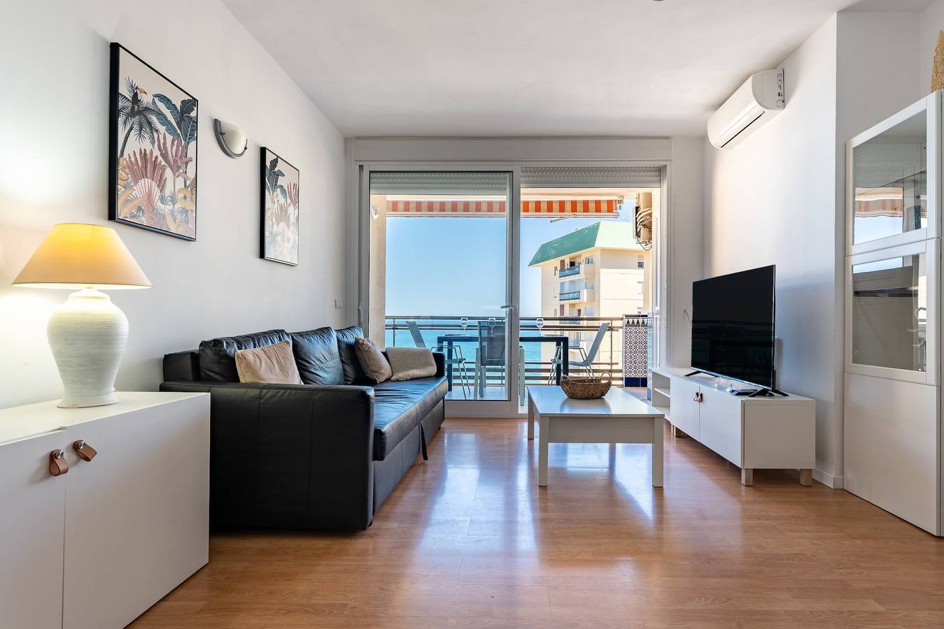 Entire apartment, Apartment '2 Bed 1 Bath Very Bright Apt' with Sea View, Wi-Fi and Air Conditioning in Fuengirola, Costa del Sol