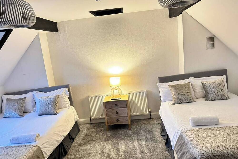 Entire apartment, Nec/Airport M6 Free Parking Available by Shm Stays in Solihull, Birmingham Area