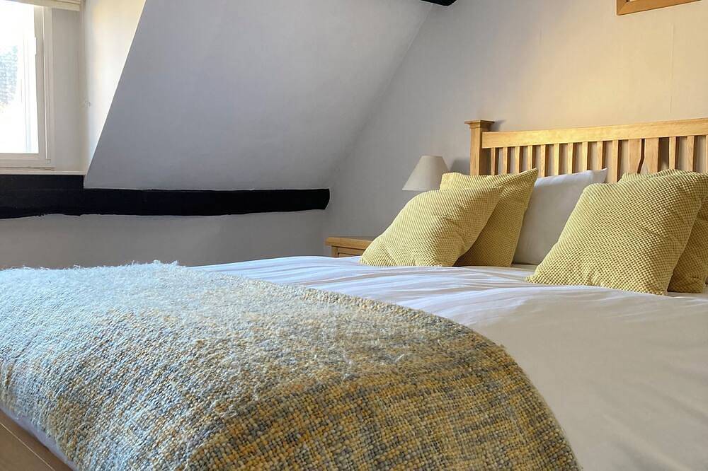 Cosy Cotswold Cottage - Penny Cottage - pet friendly - sleeps 2 in Winchcombe, Gloucestershire