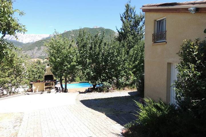 Maison de vacances pour 4 personnes, avec Terrasse ainsi que Jardin et Piscine