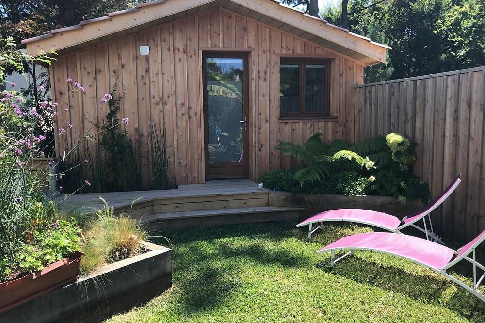 Cabane avec terrasse privée dans un jardin  au centre du Cap Ferret in Lège-Cap-Ferret, Région d'Arcachon