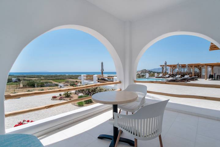 Apartamento num hotel 'Naxos Earth Junior Suite' com vista para o mar, Wi-Fi e ar condicionado in Naxos