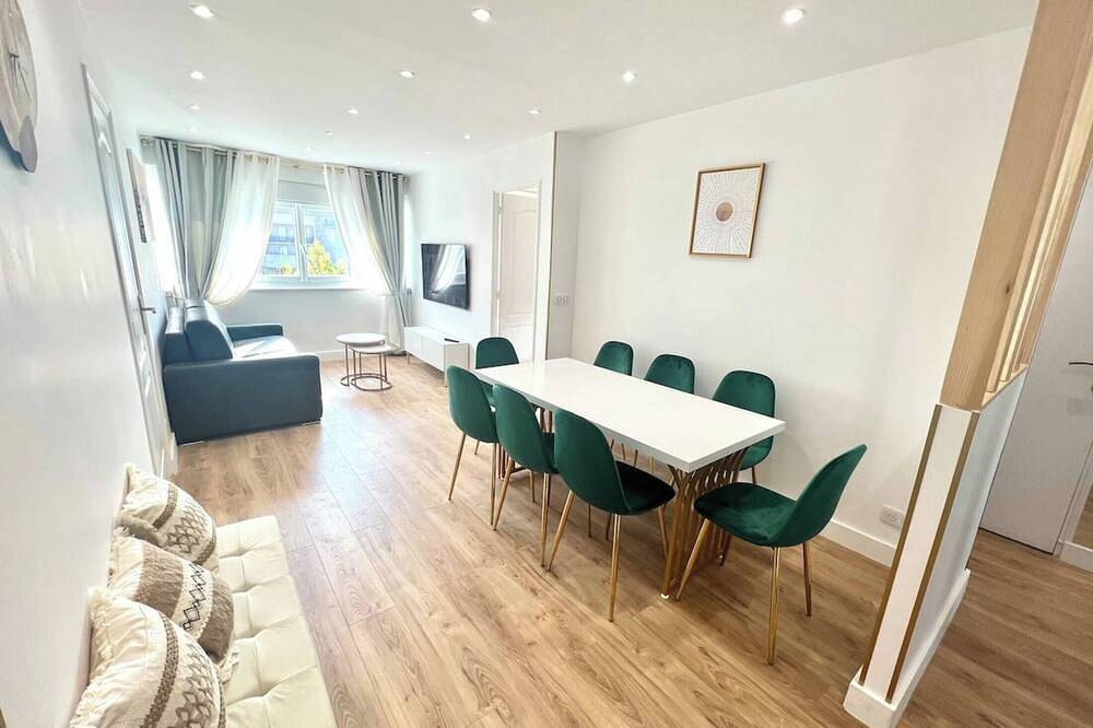 Entire apartment, Paris- 15 min – Large 5-room apartment fully renovated – Orly Airport -15 min in Vitry-sur-Seine, Val-de-Marne