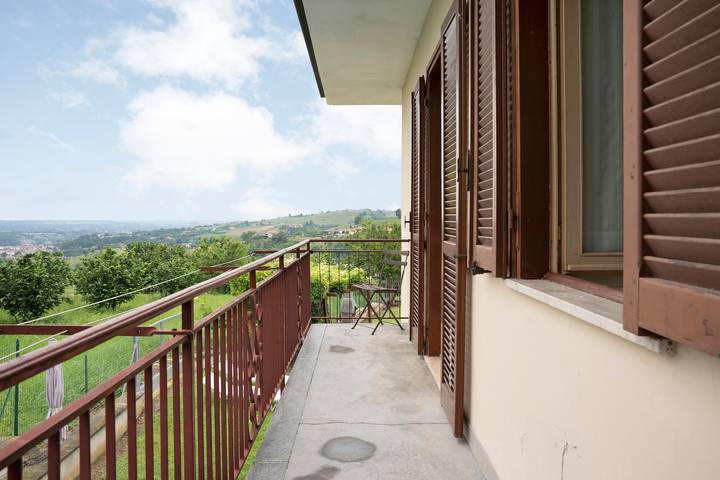 Dom dla 5 osób, z Balkon i Ogród w Prowincja Cuneo