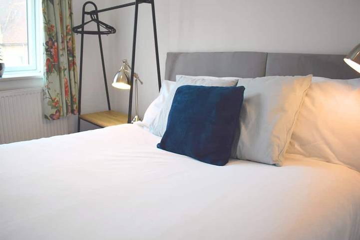Entire apartment, City Centre Chichester Apartment, Peaceful Chichester Retreat, Sleeps 2 in Chichester, West Sussex