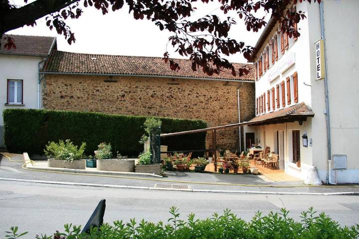 Hôtel pour 4 personnes, avec terrasse, animaux acceptés dans Saint-Martin-Terressus - 2