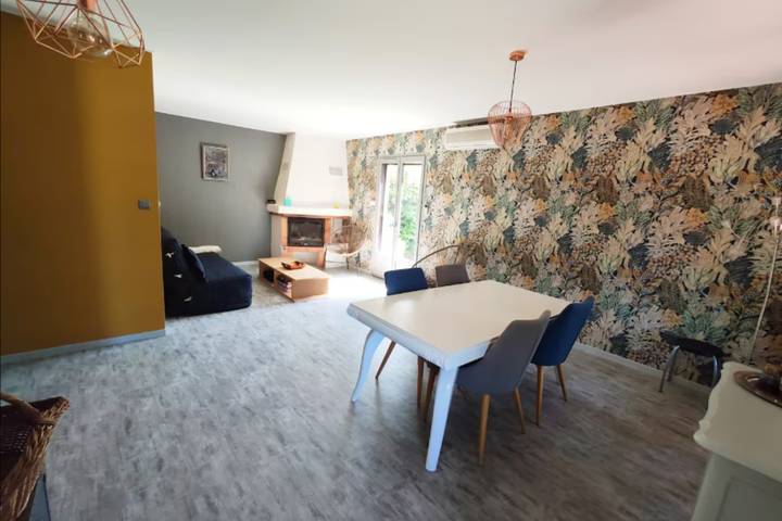 Casa de vacaciones para 8 personas, con jardín además de jacuzzi y piscina, Se admiten mascotas - 1