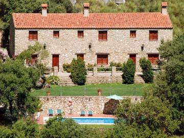 Casa rural para 12 personas, con jardín y piscina, Familias con niños en Extremadura