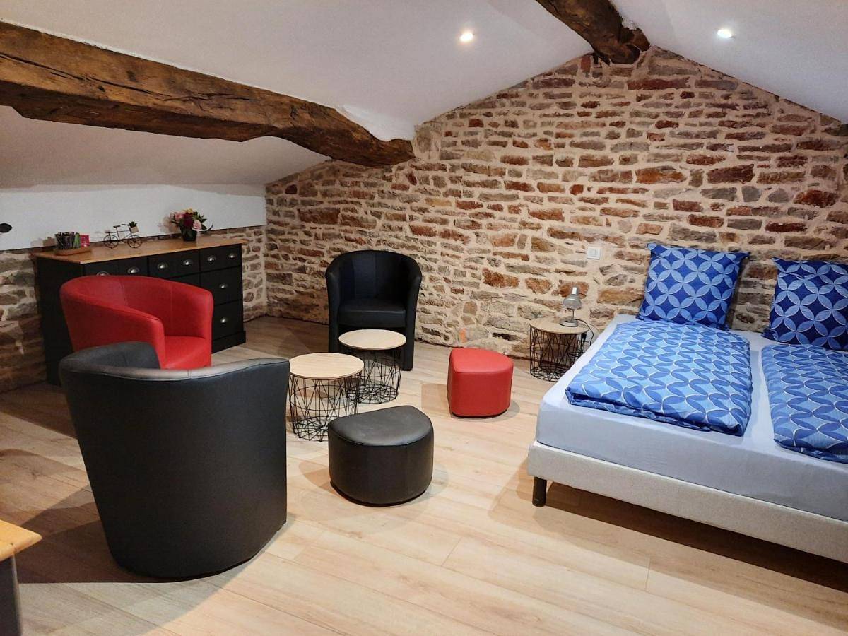Double Room with Private Bathroom in Château (Mâcon), Région de Mâcon