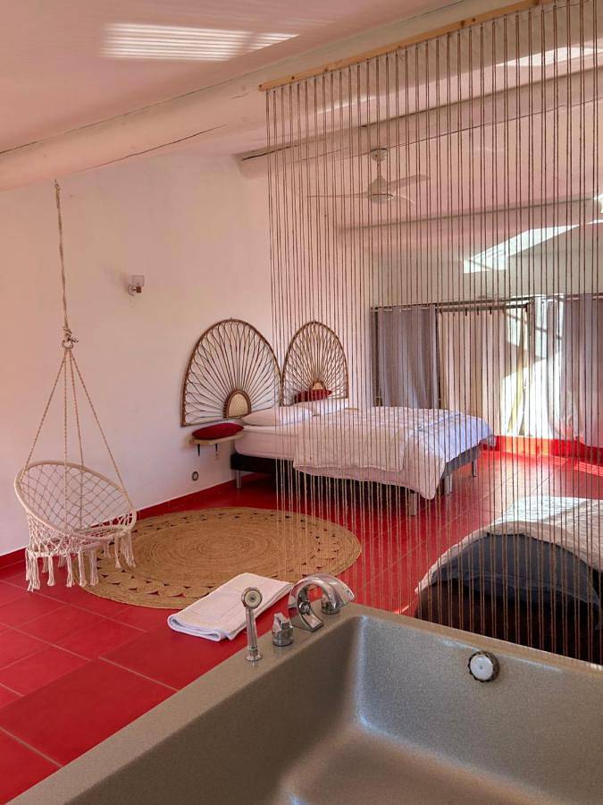 Casa de vacaciones para 12 personas, con vistas además de jardín y piscina - 1