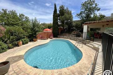 Location de vacances pour 8 personnes, avec jardin à Tourouzelle