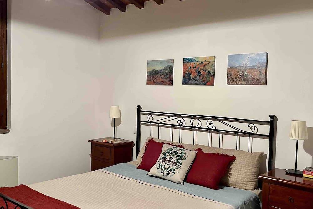 Villa with private pool and panoramic view in beautiful Val d'Orcia in San Giovanni d'Asso, Montalcino