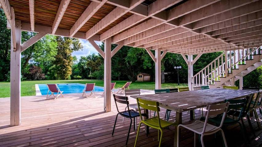 Location de vacances pour 8 personnes, avec jardin et piscine ainsi que terrasse et vue à Yerres - 2