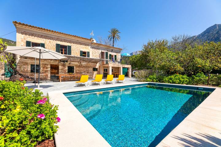 Villa voor 4 personen, with Balkon and Terras as well as Tuin in Fornalutx