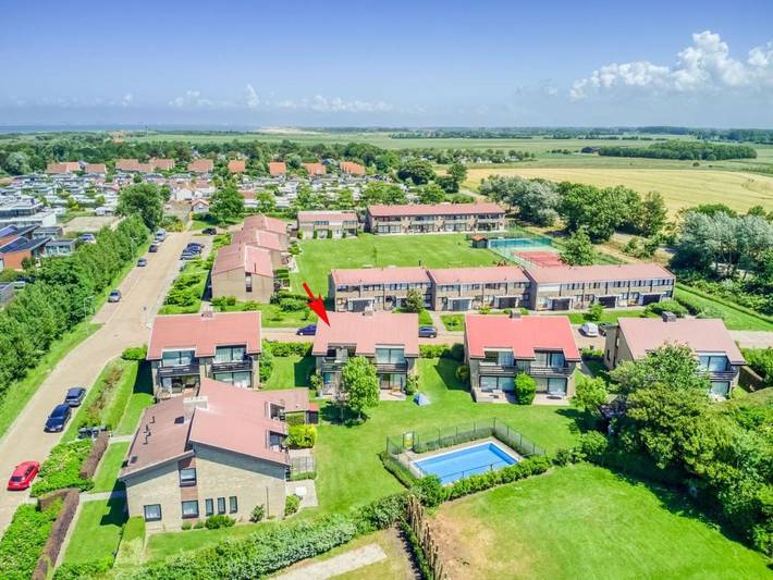 Ferienwohnung für 4 Personen, mit Balkon und Terrasse sowie Garten und Pool