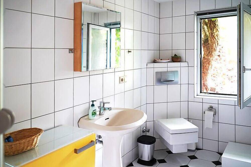 Entire apartment, Holiday home with art-formerly Tui Ferienhaus in Leipzig-South, Leipzig