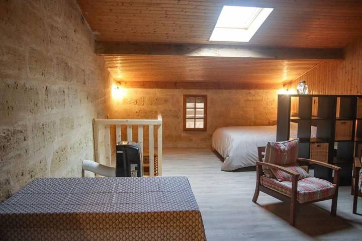 Gîte pour 2 personnes, avec terrasse et jardin à Saint-Aubin-de-Branne - 2