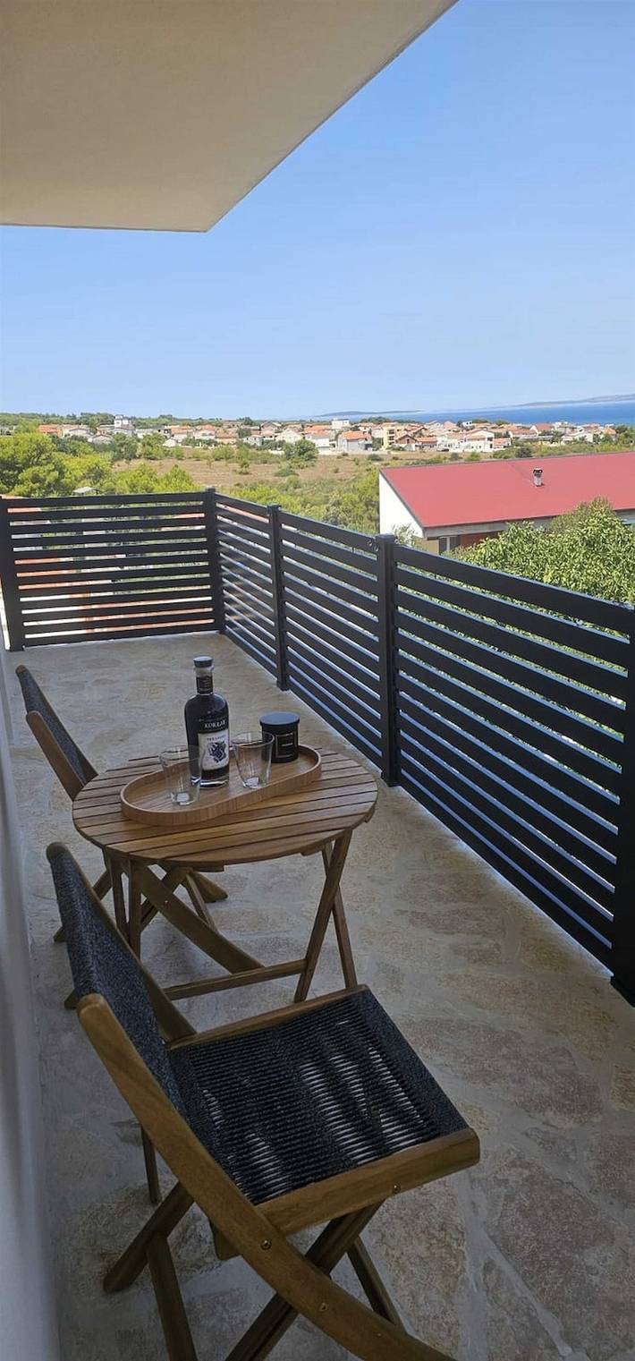 Ferienwohnung für 5 Personen, mit Pool und Balkon