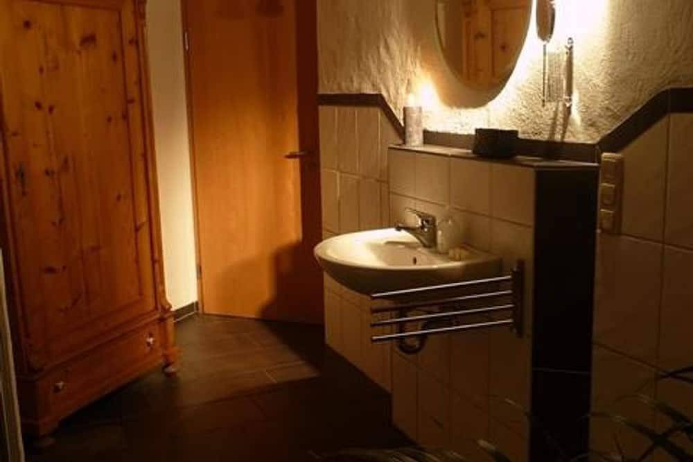 Ganze Wohnung, Ferienwohnung Casa Romana - 2-Bett-Ferienwohnung Casa Romana in Monreal, Osteifel