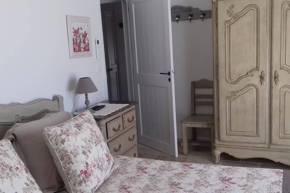 Au Mas des Bouteillans, een klein hoekje van het paradijs voor liefhebbers van de Provence .. in La Cadière-d'Azur, Toulon regio