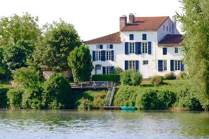 Gîte pour 6 personnes, avec Jacuzzi ainsi que Terrasse et Jardin à Clairac (Lot-et-Garonne)