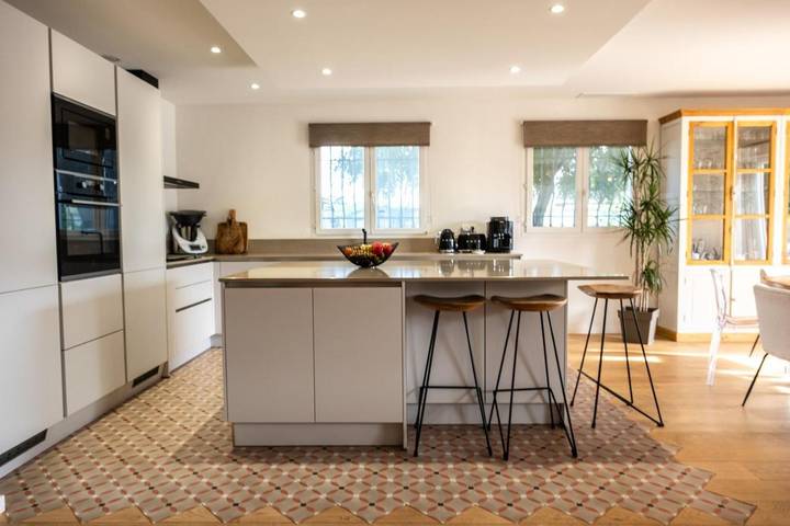 Location de vacances pour 8 personnes, avec jacuzzi ainsi que jardin et piscine à Solliès-Ville - 4