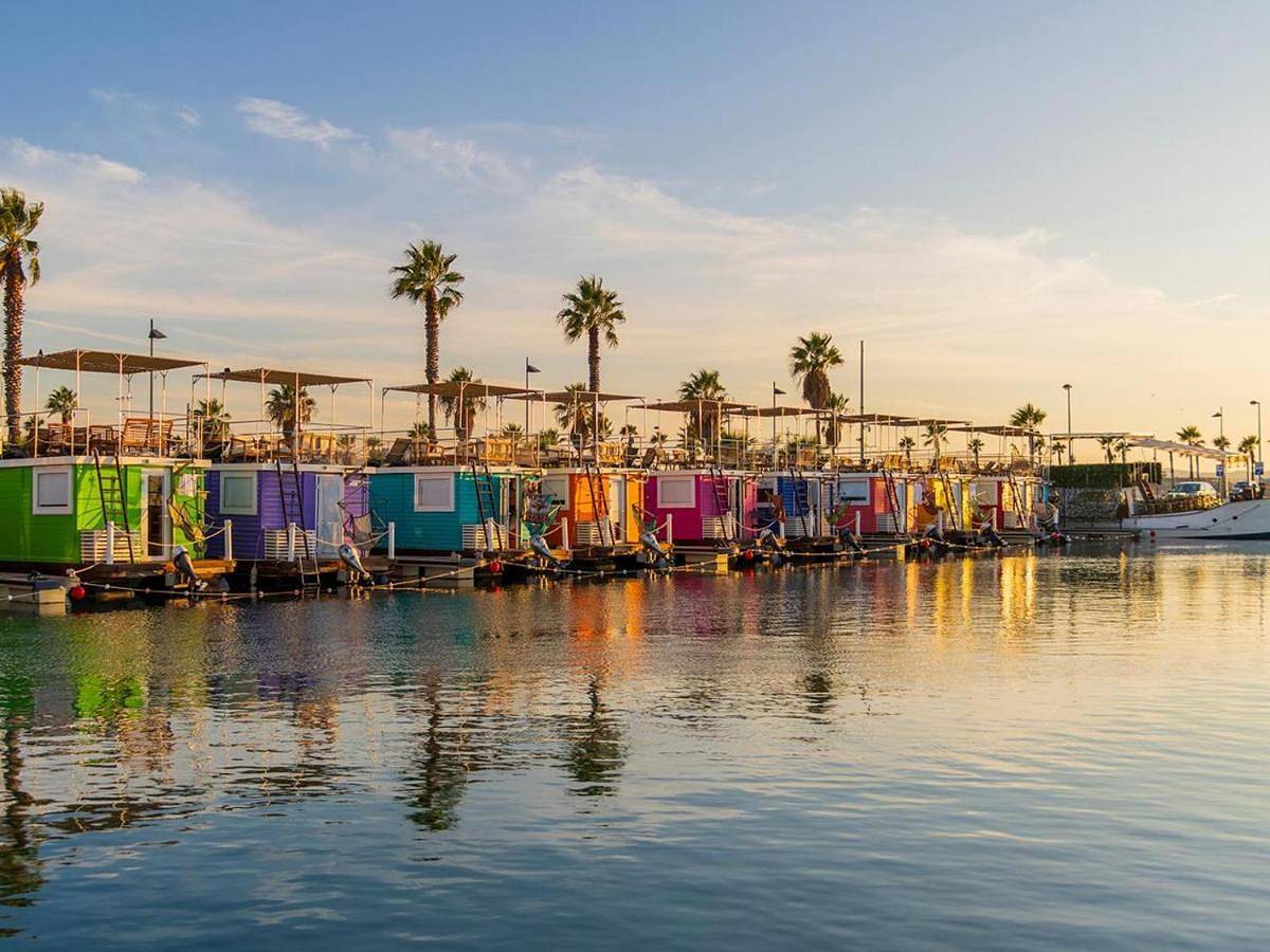 Boat Haus - Casas Flotantes frente a Gibraltar in La Línea de la Concepción, Costa de la Luz