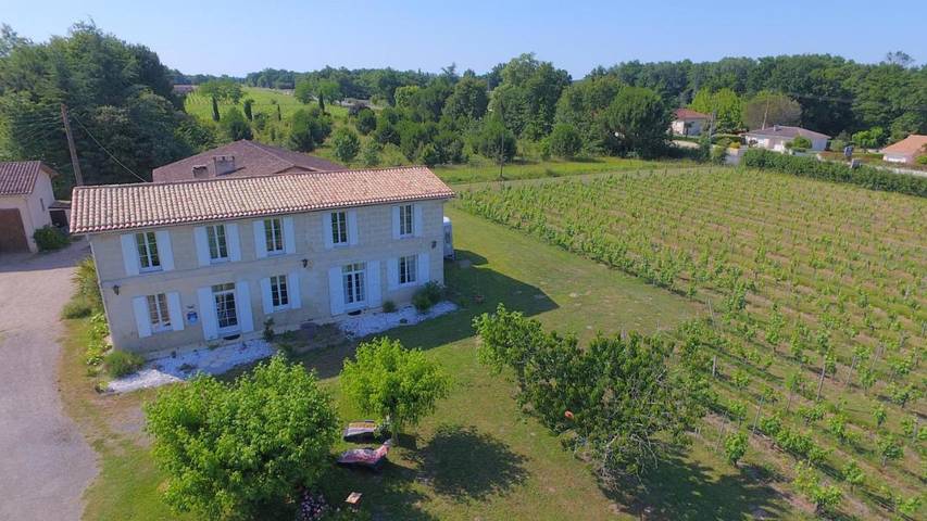 Chambre d’hôte pour 4 personnes, avec Jacuzzi ainsi que Terrasse et Jardin