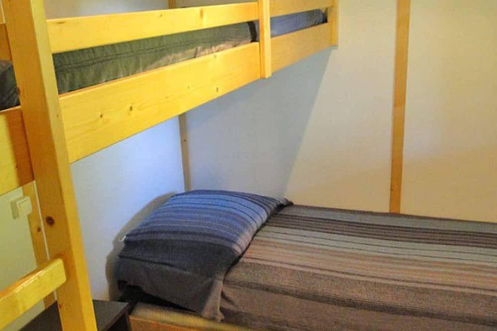 Chalet avec Terrasse pour 5 Pers, Cuisine équipée in Ribes, Parc naturel régional des Monts d'Ardèche