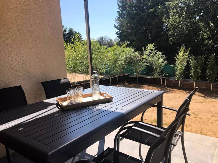 Location de vacances pour 7 personnes, avec jardin à Saint-Laurent-de-Carnols