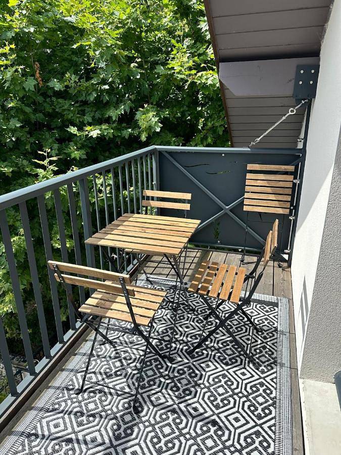 Appartement entier, Appartement, 20m du lac Conjux, vue lac in Conjux, Région de Chambéry